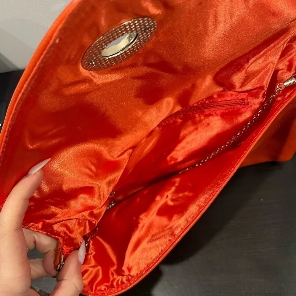unbranded orange chain